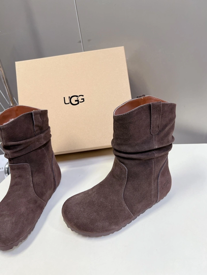 Versatile UGX Boots 228005