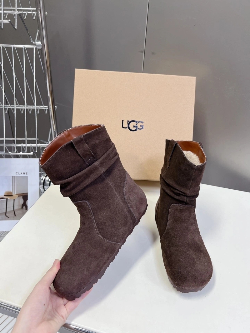 Versatile UGX Boots 228005