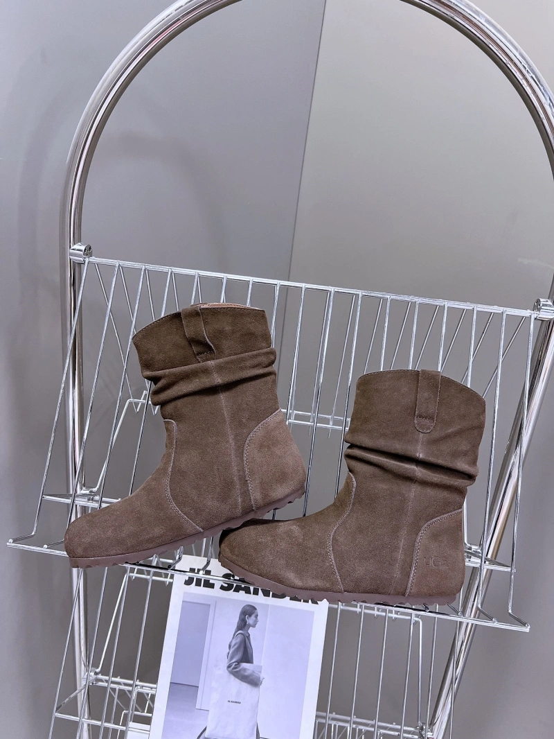 Versatile UGX Boots 228005