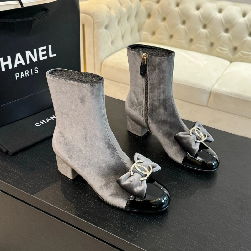 Bold Chxnxl Boots 125738