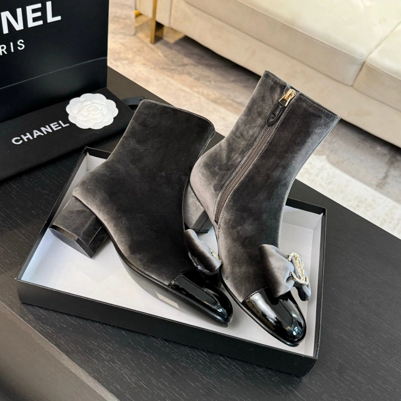 Bold Chxnxl Boots 125738