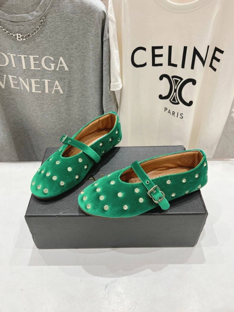 Othxr flat shoes Practical 214230