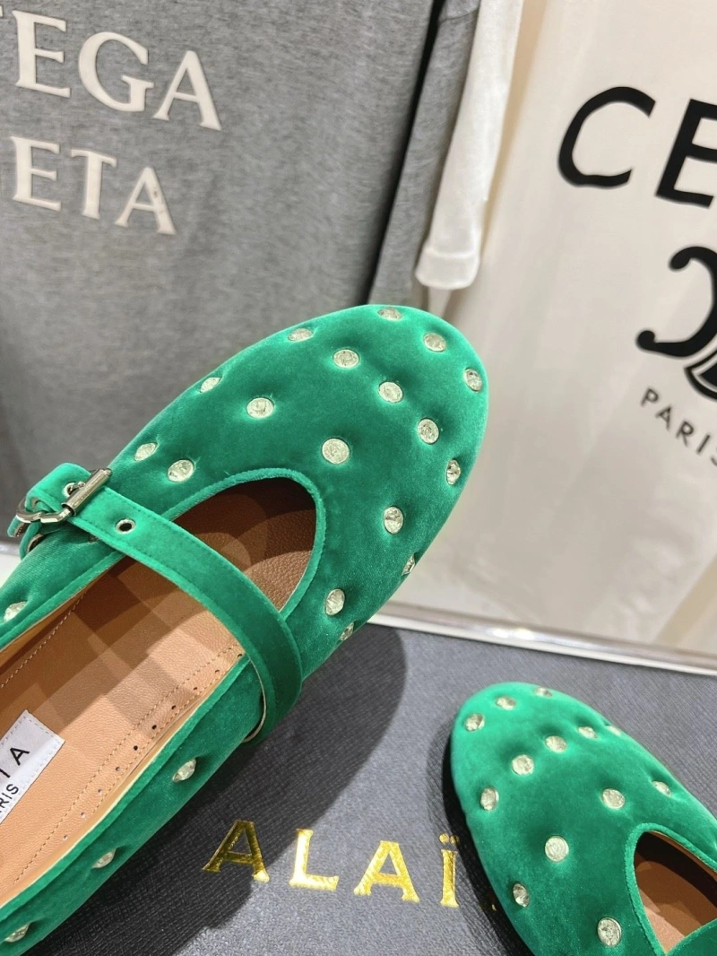 Othxr flat shoes Practical 214230