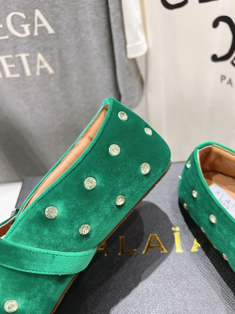 Othxr flat shoes Practical 214230