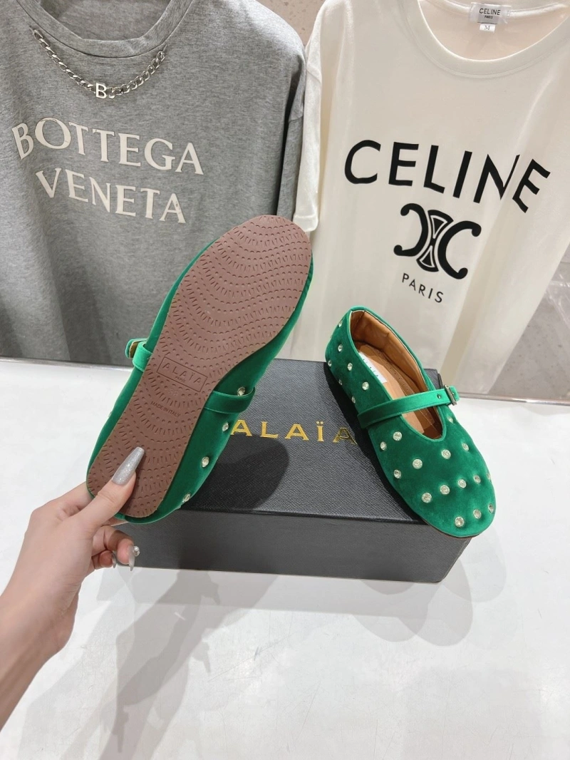 Othxr flat shoes Practical 214230