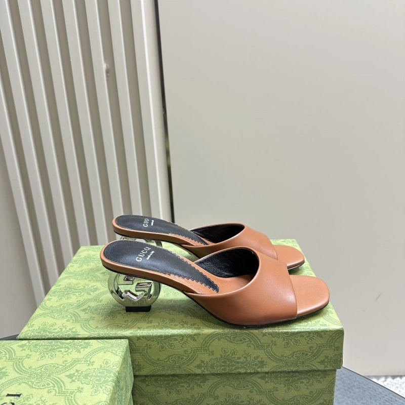 Versatile Gxccx Slippers 165457