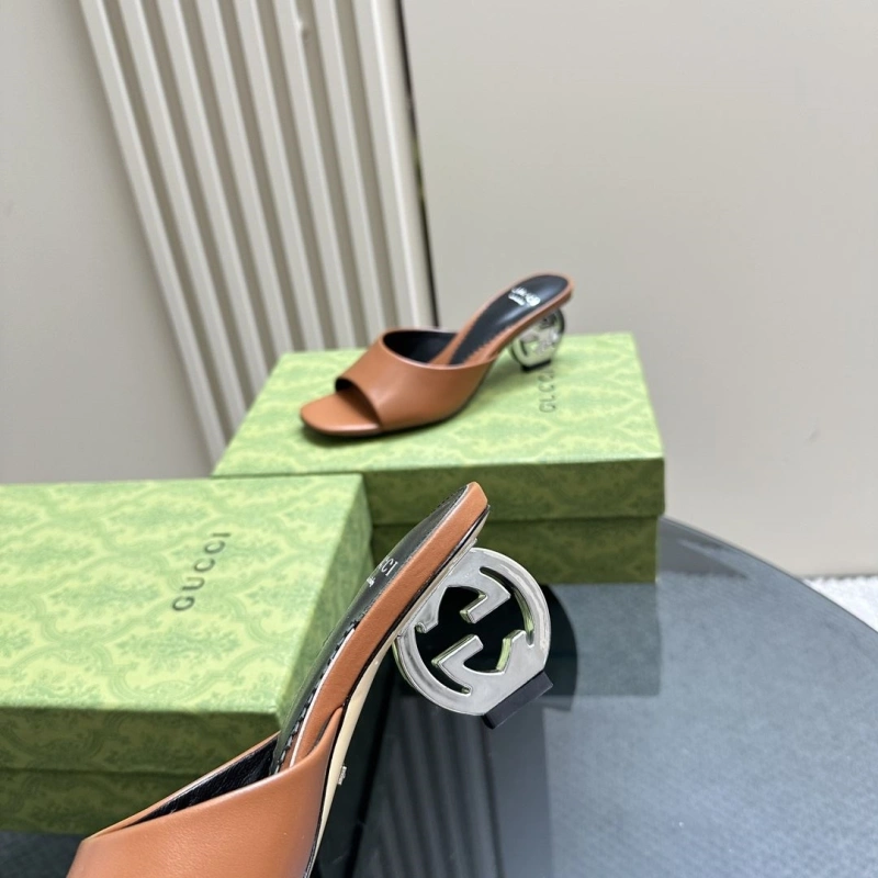 Versatile Gxccx Slippers 165457