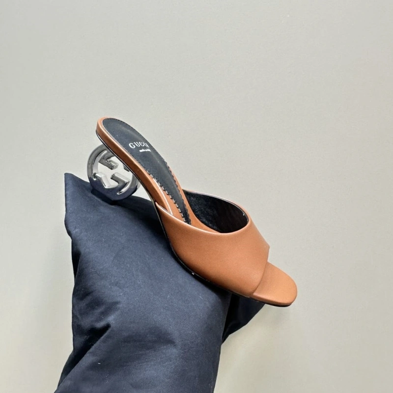 Versatile Gxccx Slippers 165457