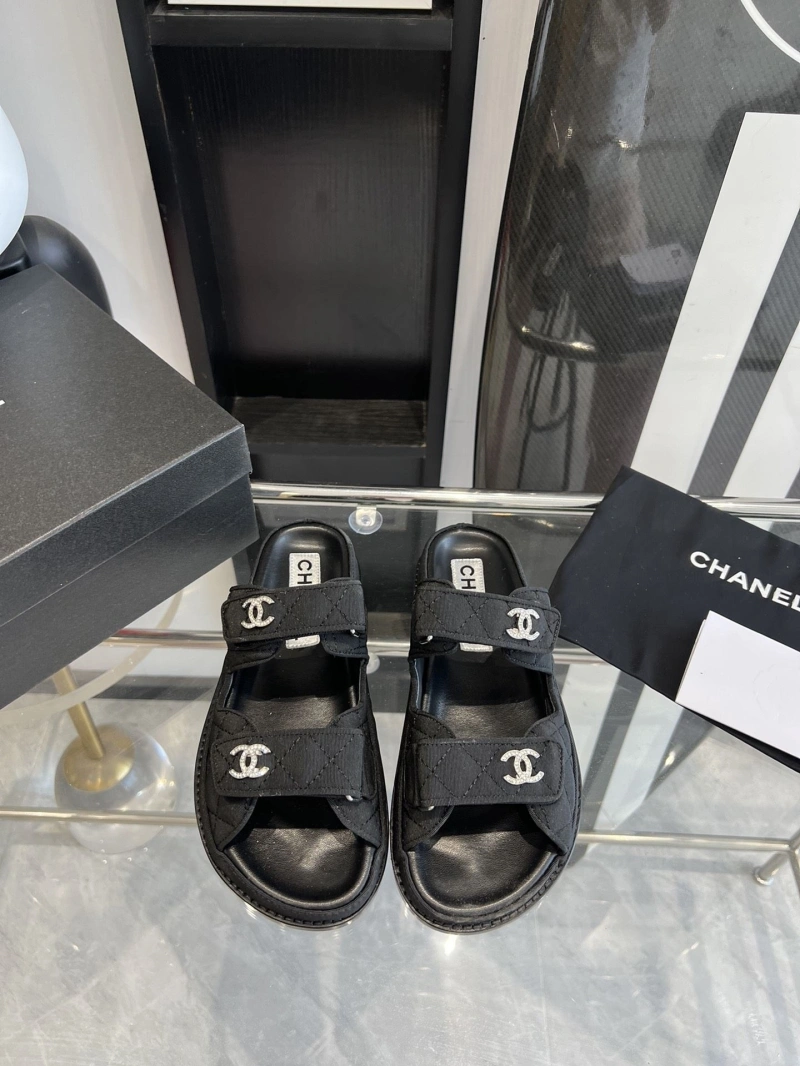 Minimalist Chxnxl Slippers 132578