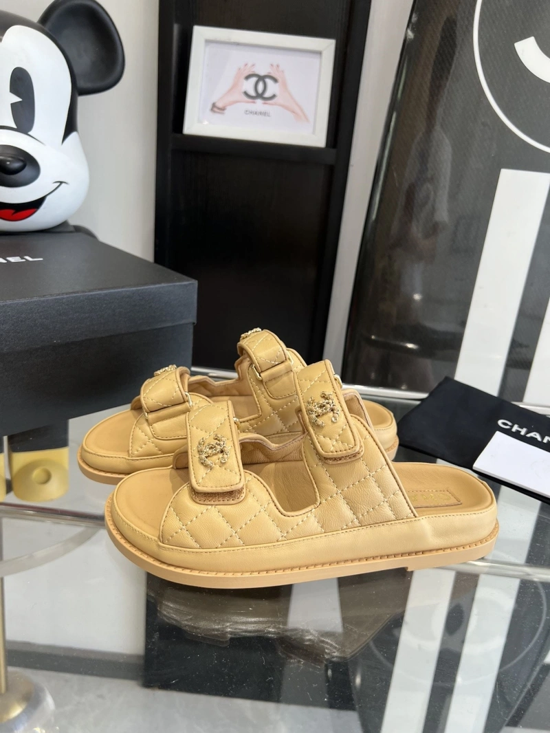 HighQuality Chxnxl Slippers 132577