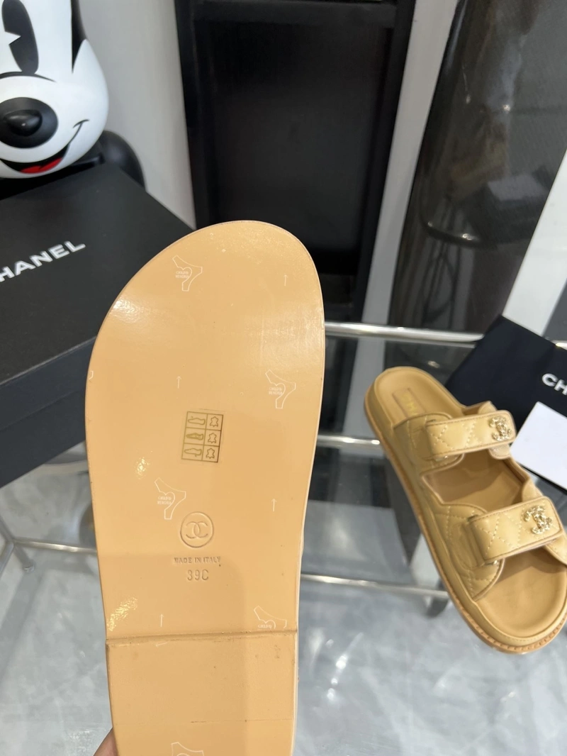 HighQuality Chxnxl Slippers 132577