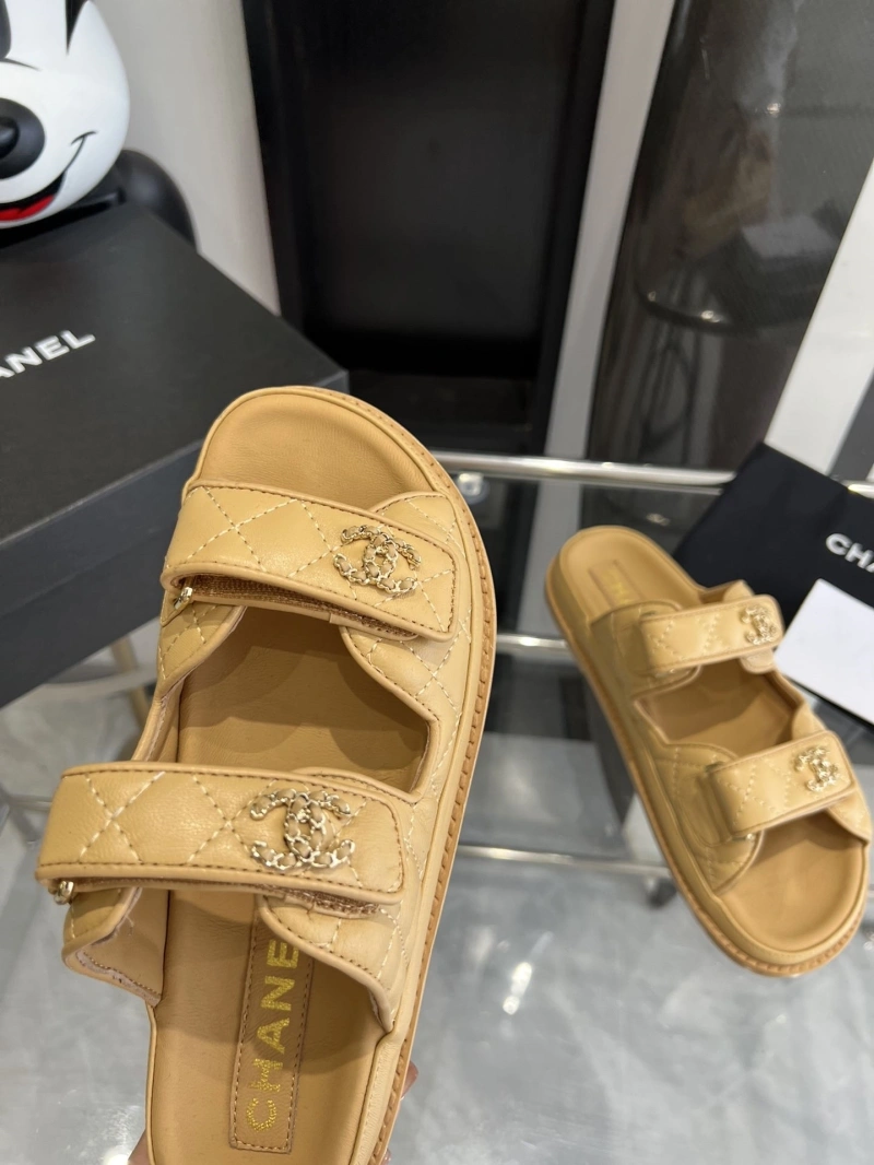 HighQuality Chxnxl Slippers 132577
