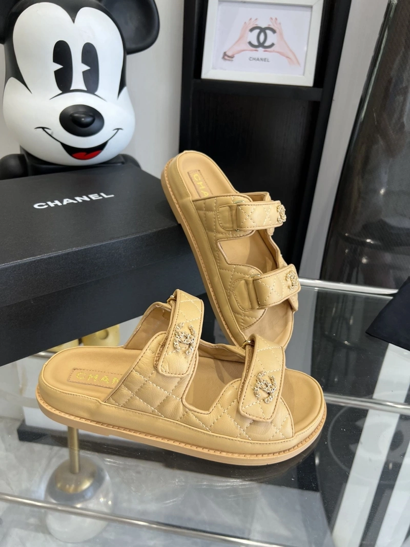 HighQuality Chxnxl Slippers 132577