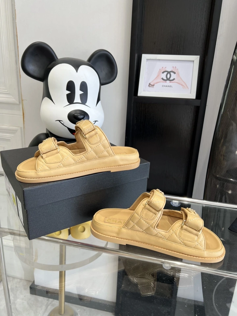 HighQuality Chxnxl Slippers 132577