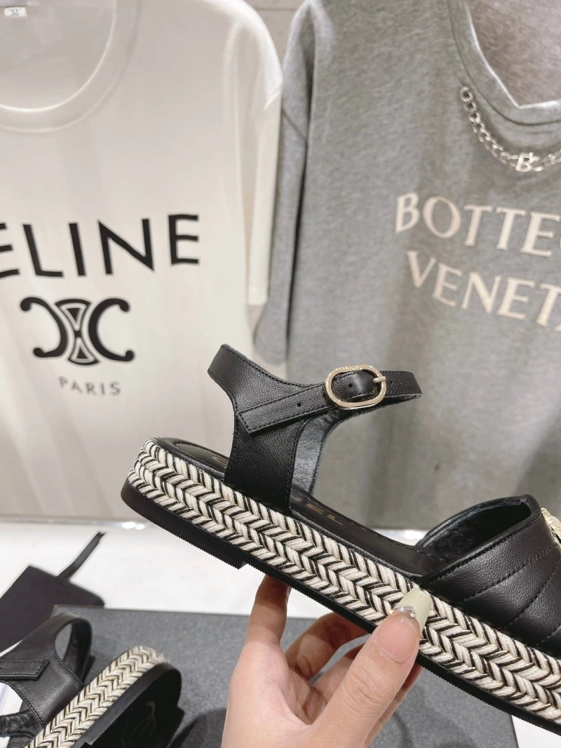 NewStyle Chxnxl Sandals 132772