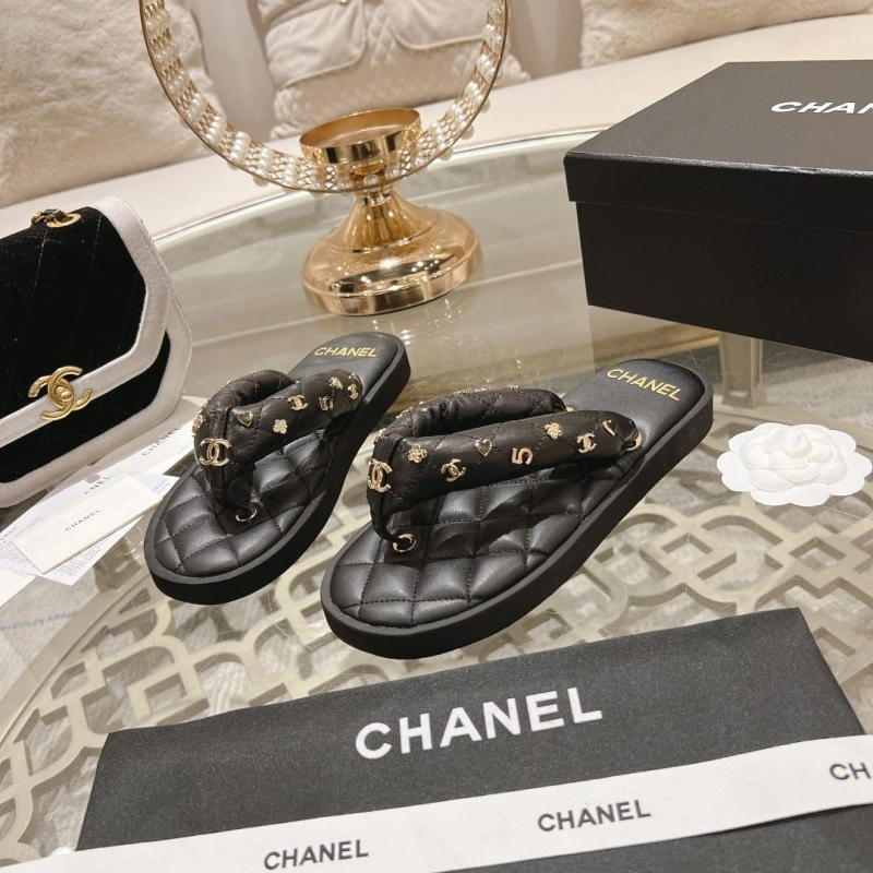 Trendy Chxnxl Slippers 132549