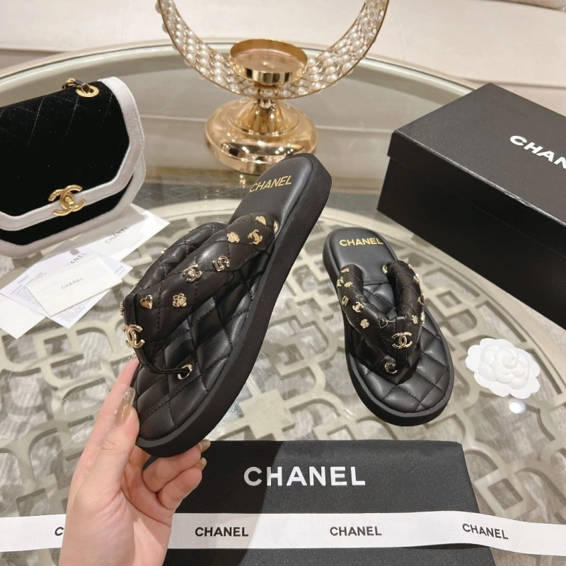 Trendy Chxnxl Slippers 132549