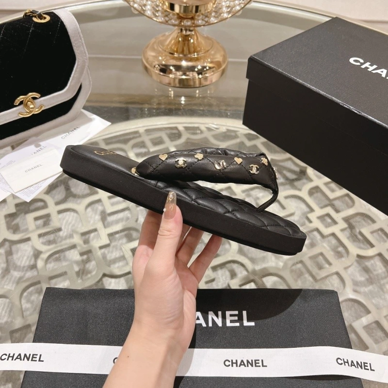 Trendy Chxnxl Slippers 132549