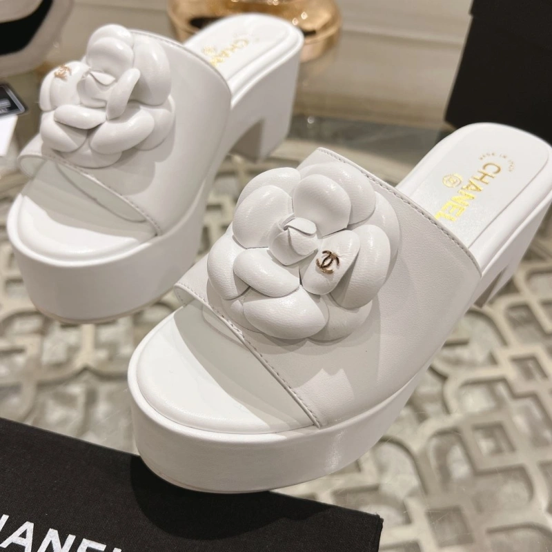 Refined Chxnxl Slippers 132566
