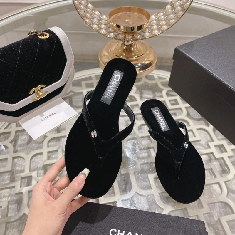 Unique Chxnxl Slippers 132559