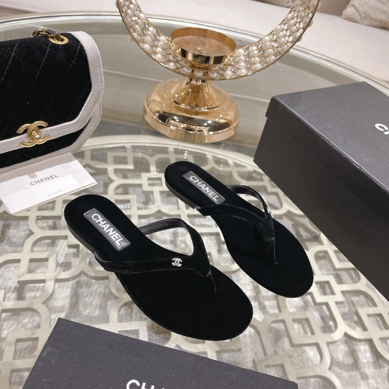 Unique Chxnxl Slippers 132559