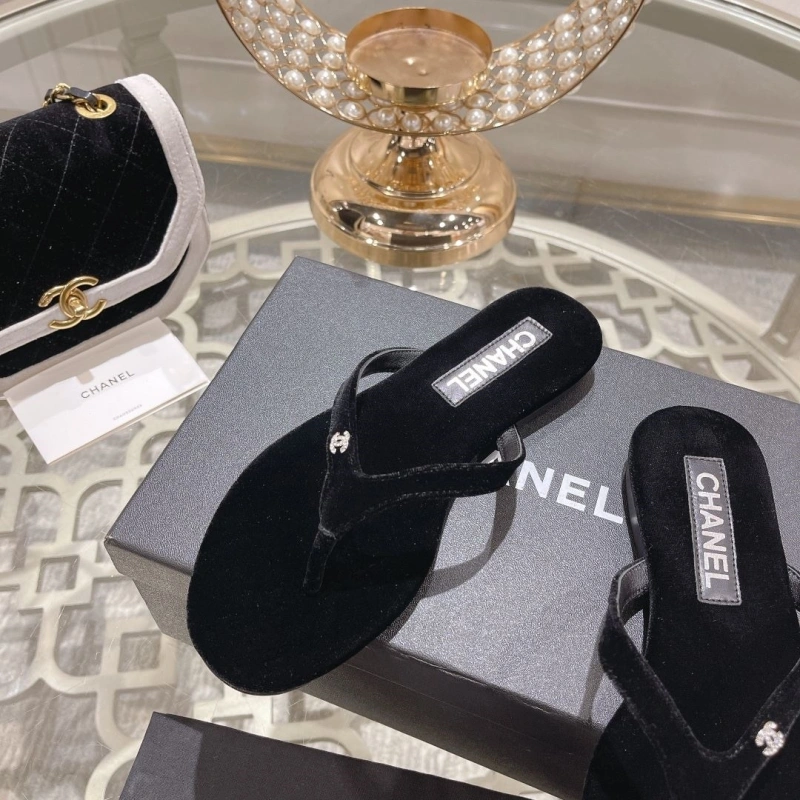 Unique Chxnxl Slippers 132559