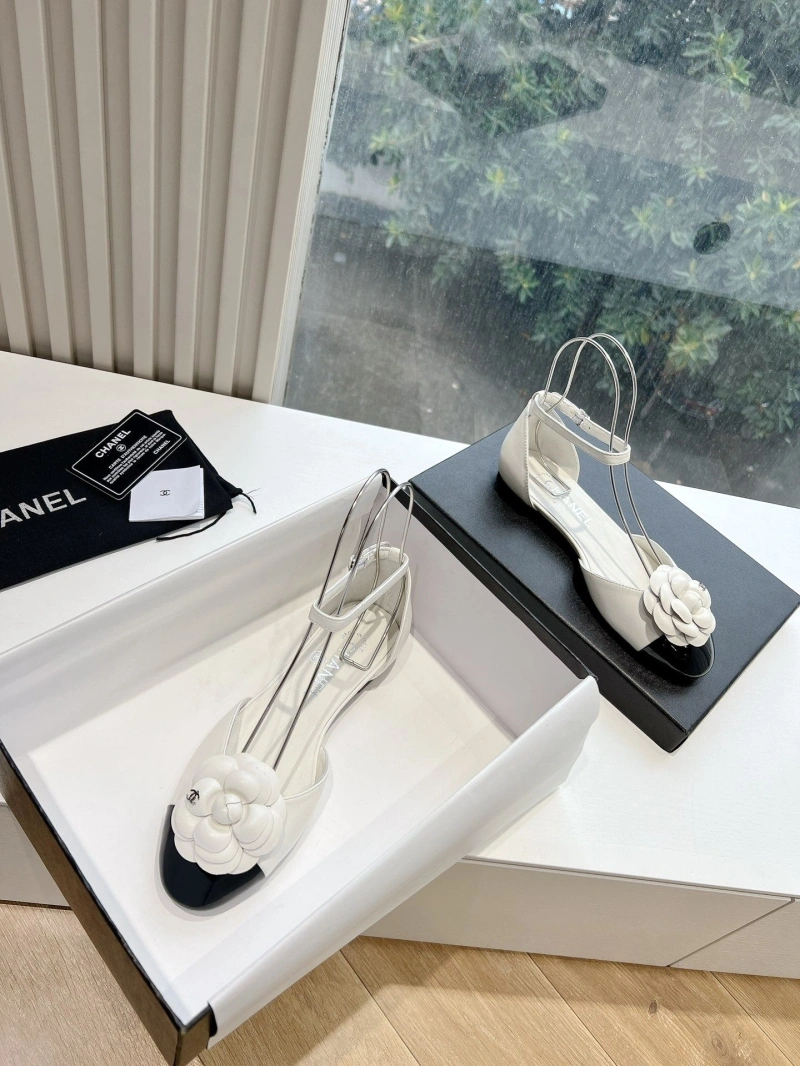 Resilient Chxnxl Sandals 132755