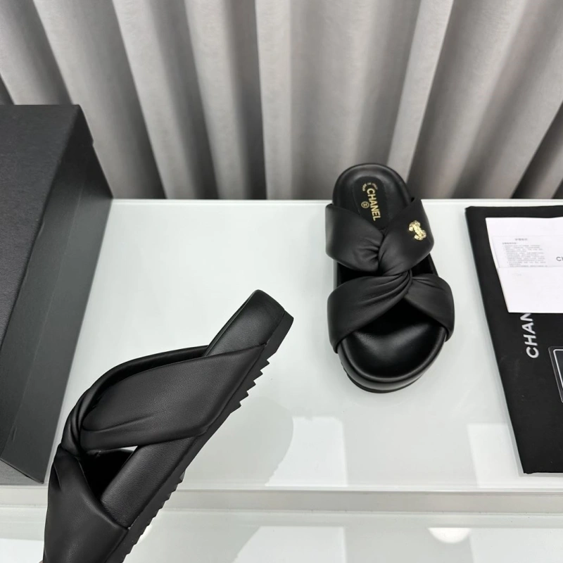 Resilient Chxnxl Slippers 132548