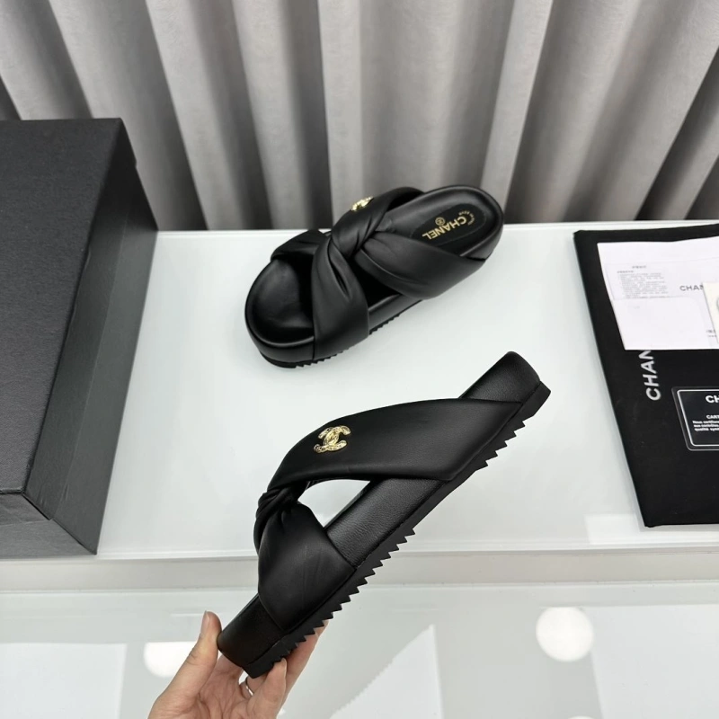 Resilient Chxnxl Slippers 132548