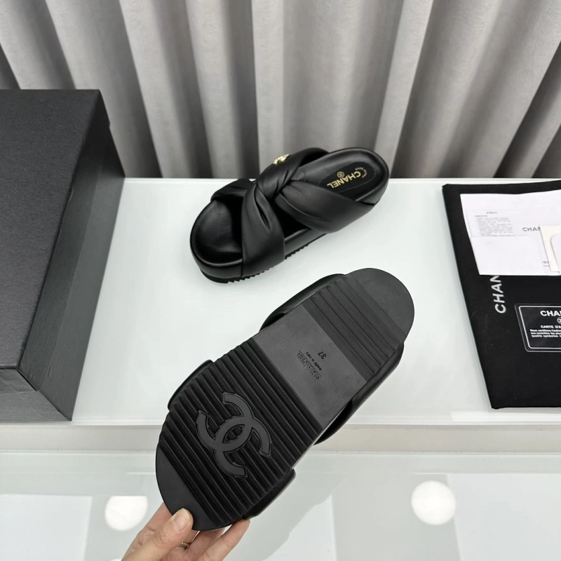 Resilient Chxnxl Slippers 132548