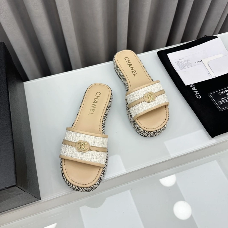 Comfortable Chxnxl Slippers 132543