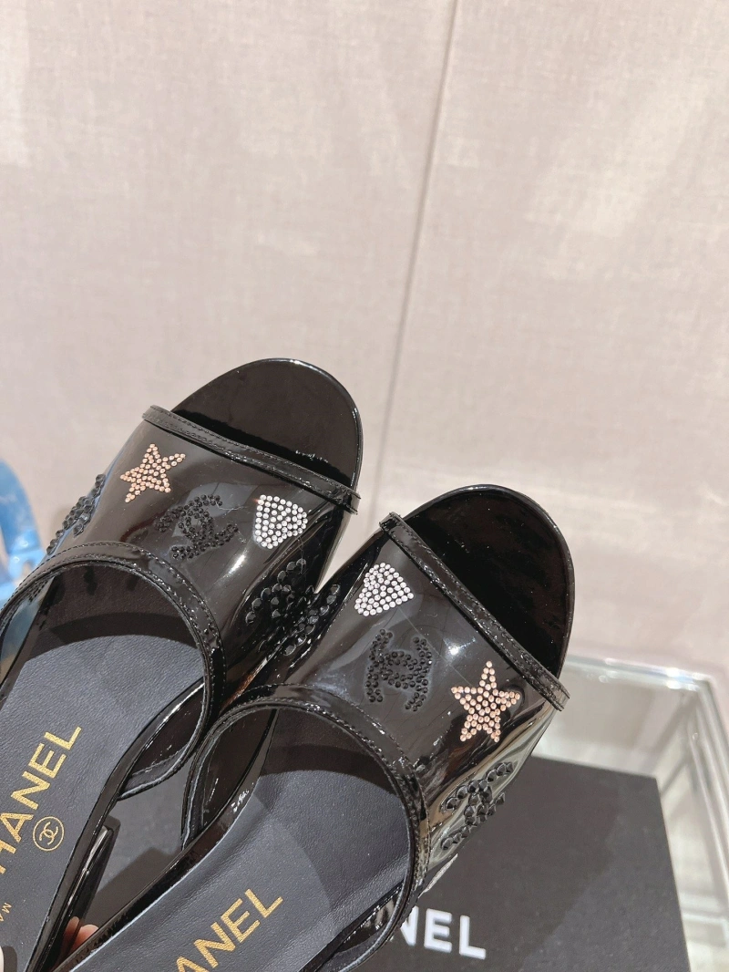 ModernLook Chxnxl Slippers 132537