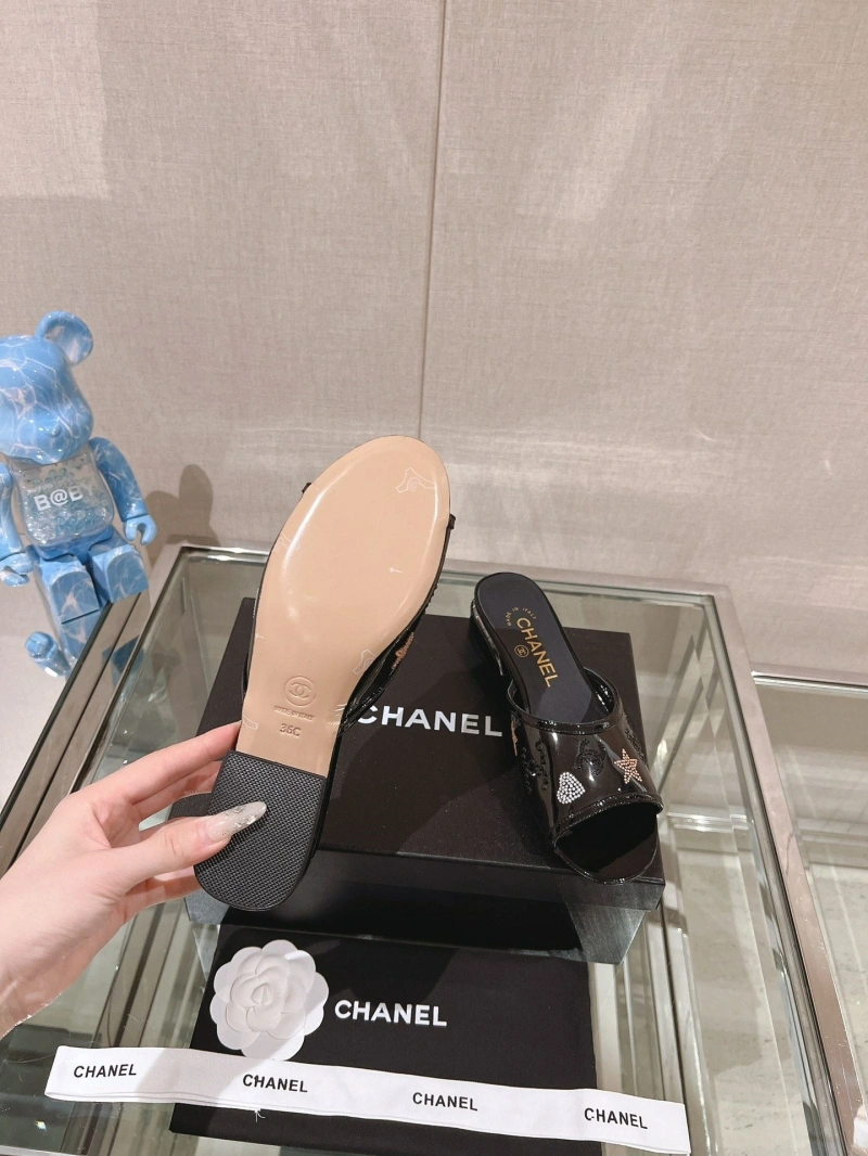 ModernLook Chxnxl Slippers 132537