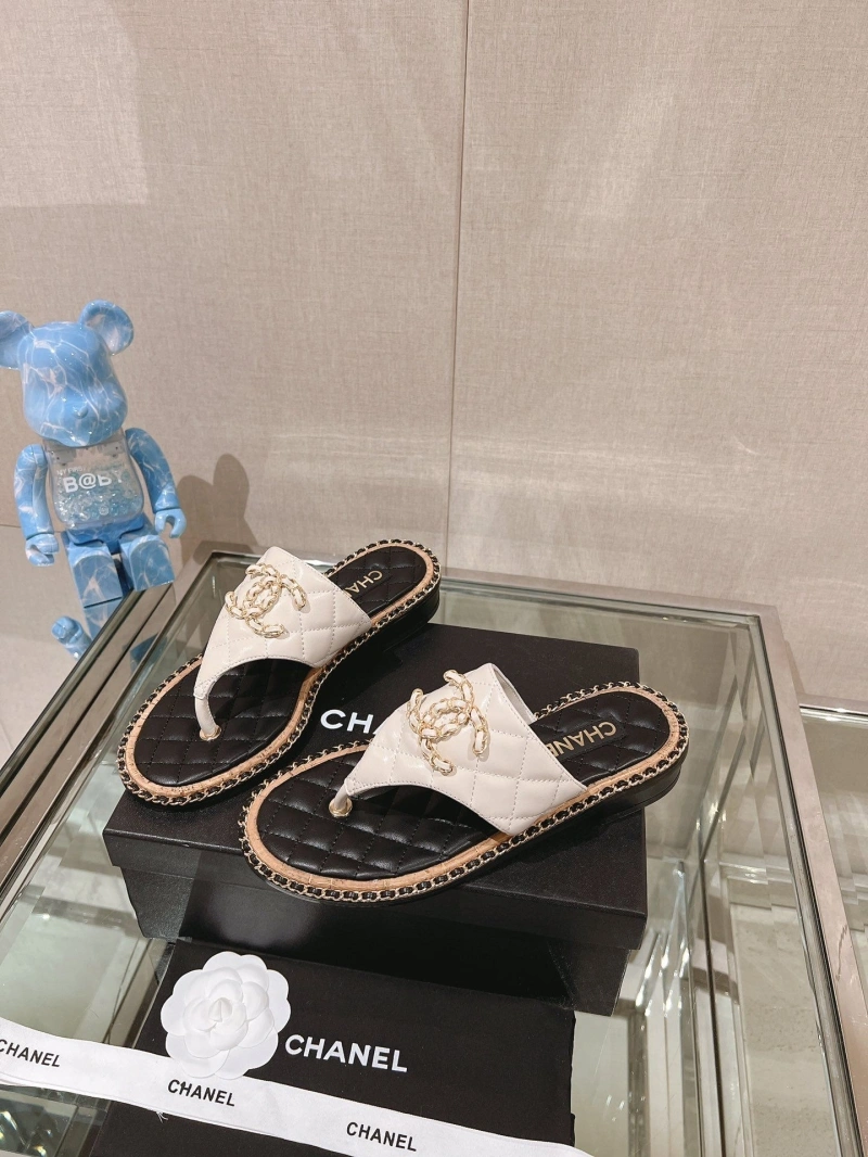 Trendsetting Chxnxl Slippers 132514