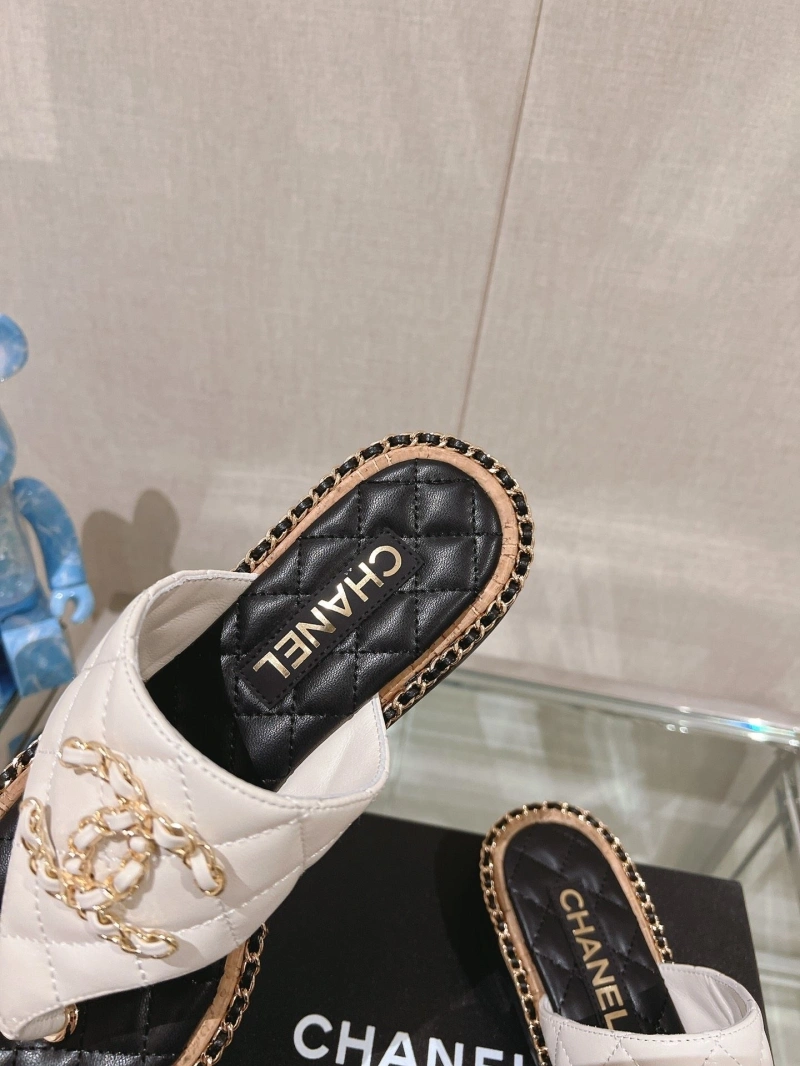 Trendsetting Chxnxl Slippers 132514