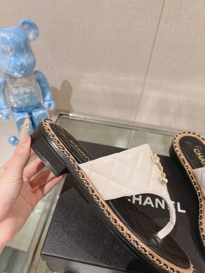 Trendsetting Chxnxl Slippers 132514