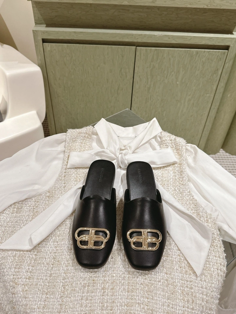 WellDesigned Bxlxnciaga Slippers 110393