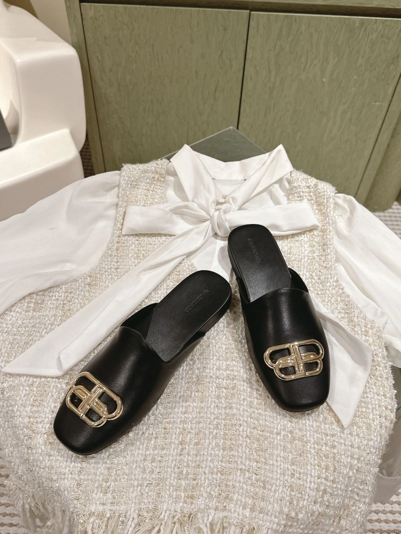WellDesigned Bxlxnciaga Slippers 110393