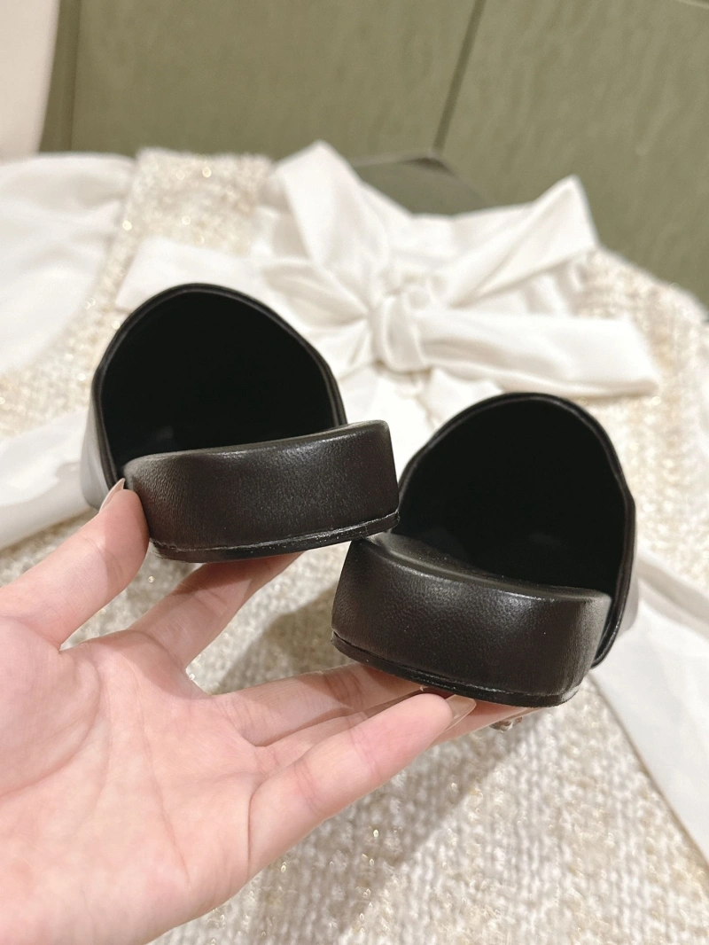 WellDesigned Bxlxnciaga Slippers 110393