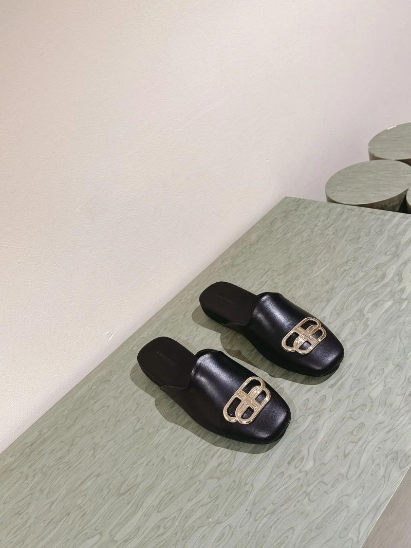 WellDesigned Bxlxnciaga Slippers 110393