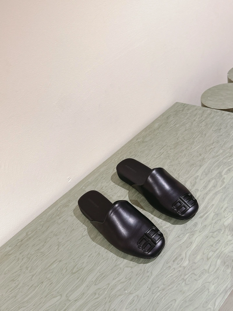 Resilient Bxlxnciaga Slippers 110401