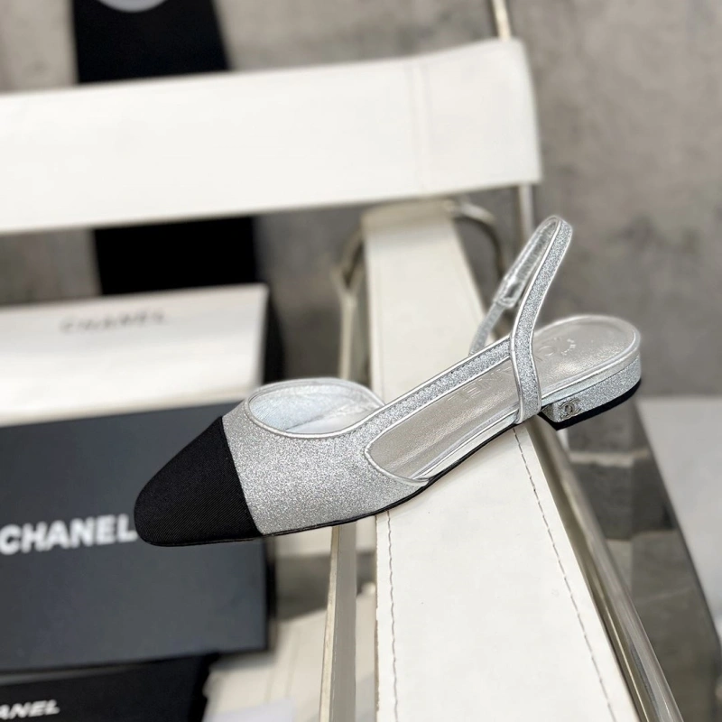 Classic Chxnxl Sandals 132727