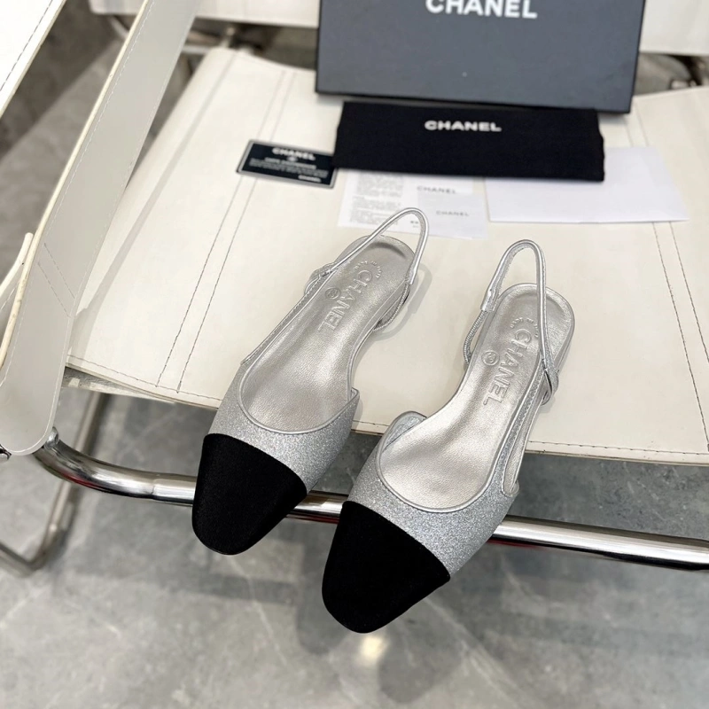 Classic Chxnxl Sandals 132727