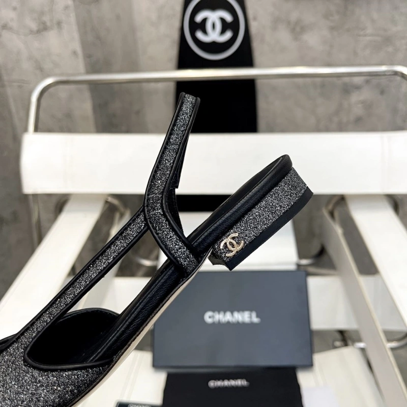 WellDesigned Chxnxl Sandals 132724