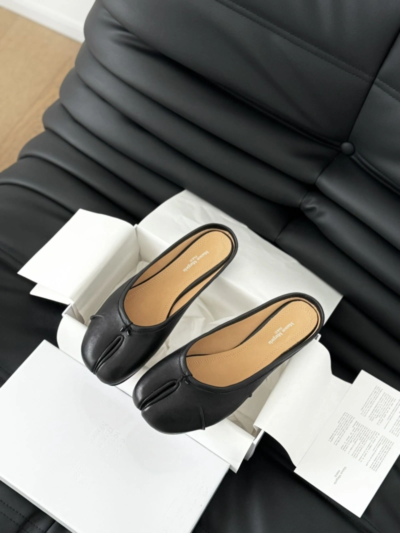 Trendsetting Othxr Slippers 216643