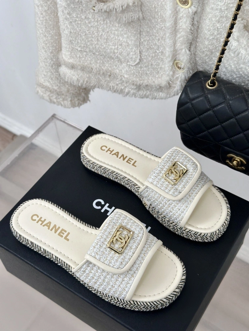 Bright Chxnxl Slippers 132506