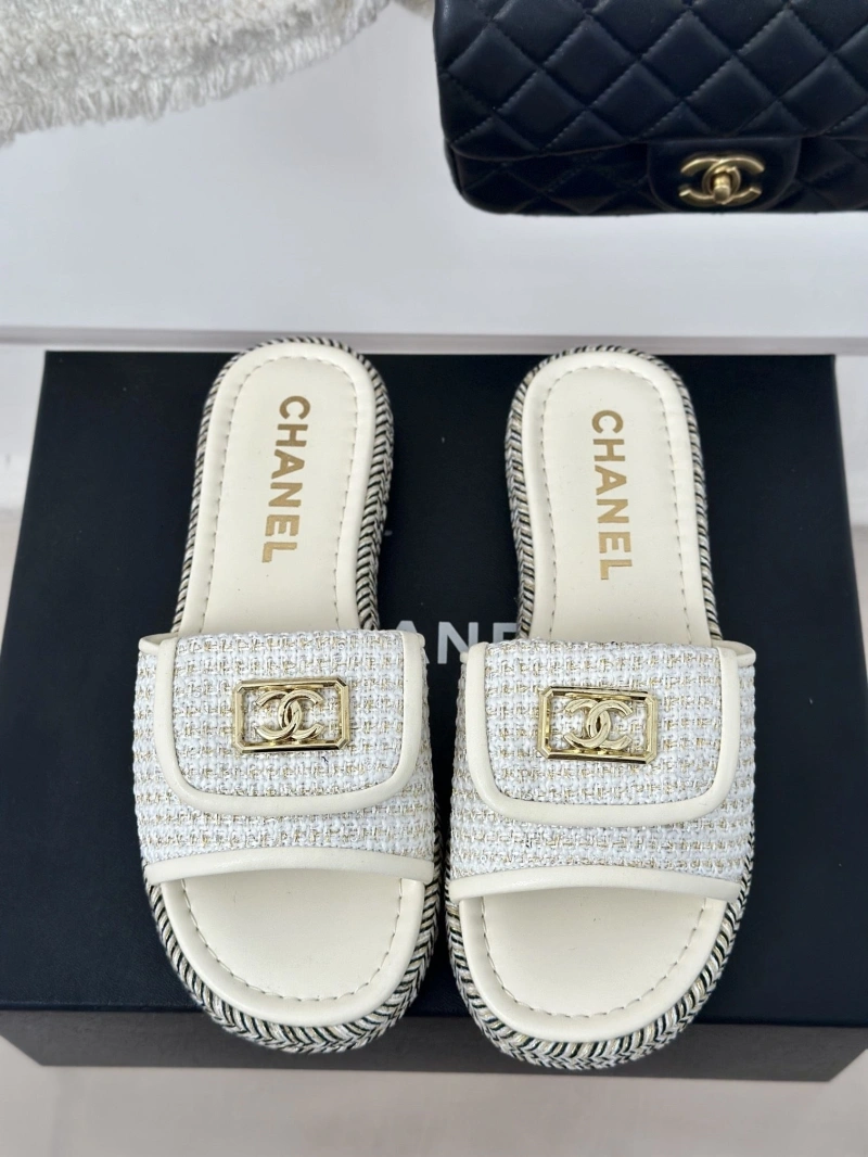Bright Chxnxl Slippers 132506