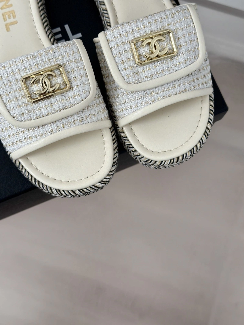 Bright Chxnxl Slippers 132506