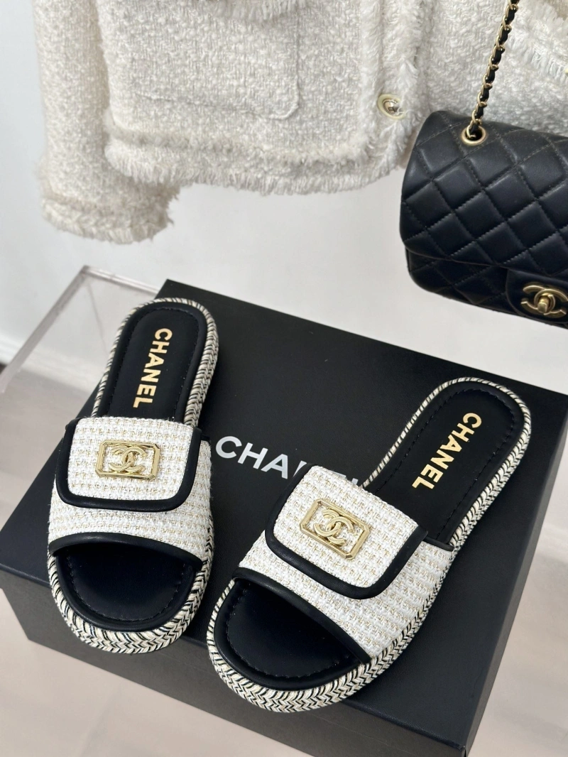 EasyMatch Chxnxl Slippers 132503