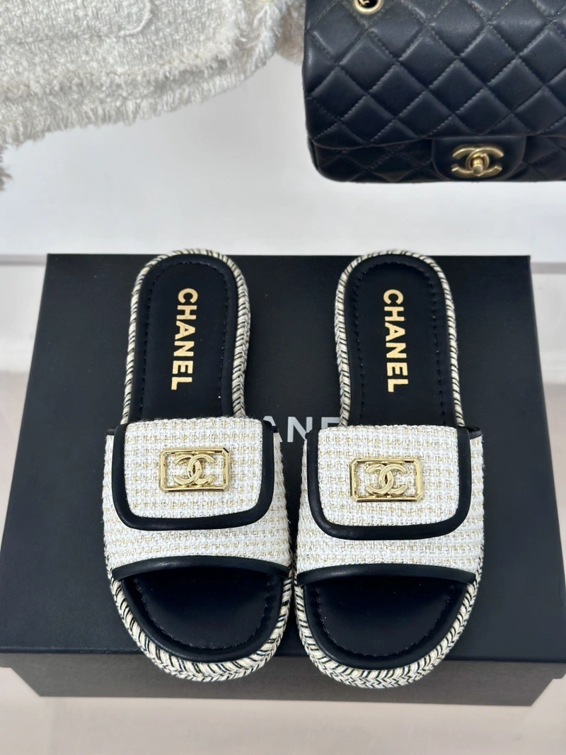 EasyMatch Chxnxl Slippers 132503